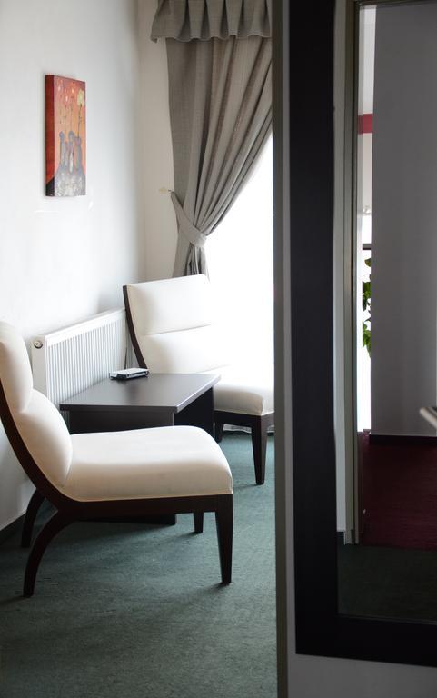 Garni Hotel Fellini Žiar nad Hronom Quarto foto